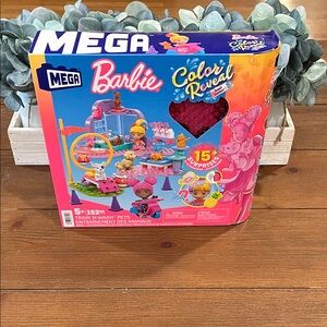 NWT Barbie Mega Color Reveal Train n’ Wash Building Set